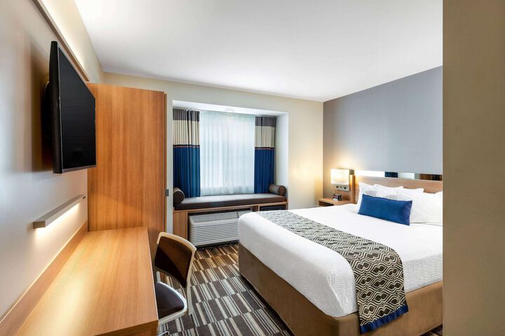 Room 9 of 29