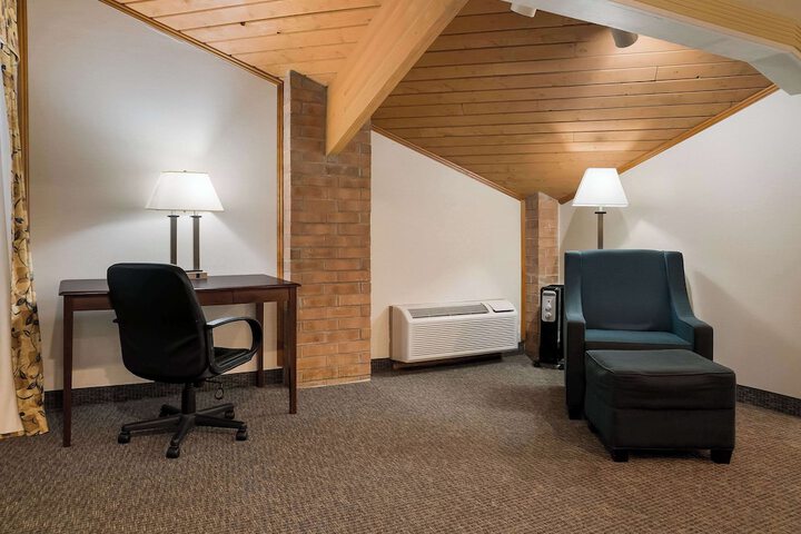 Room 10 of 35