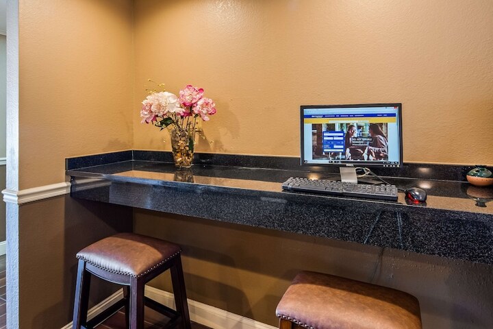 Business Center 23 of 24