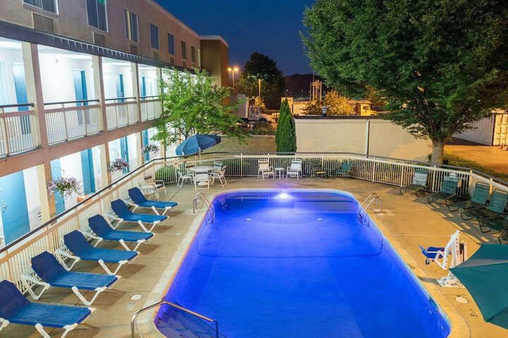 Pool 2 of 18
