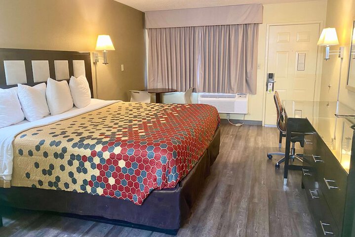 Room 17 of 27