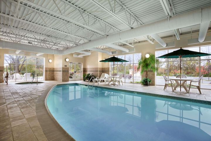 Country Inn & Suites by Radisson State College (Penn State Area), PA