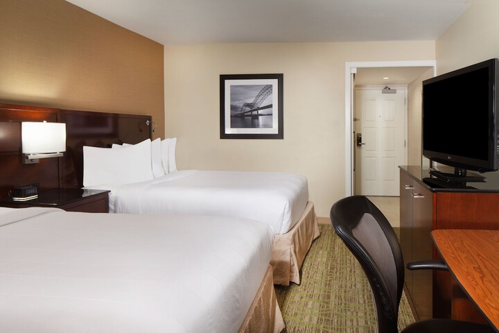 Room 32 of 80