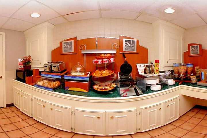 Econo Lodge Canton I-55