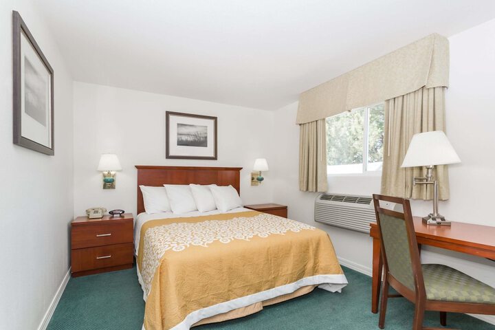 Room 14 of 16