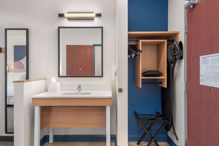 Room 35 of 59