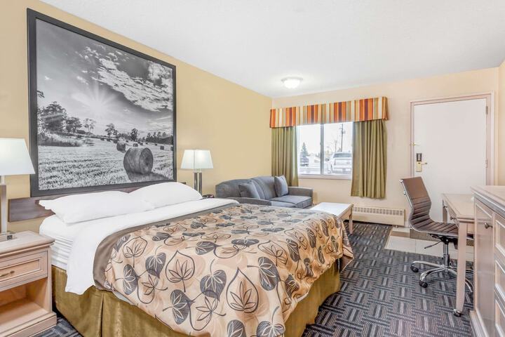 Room 4 of 15