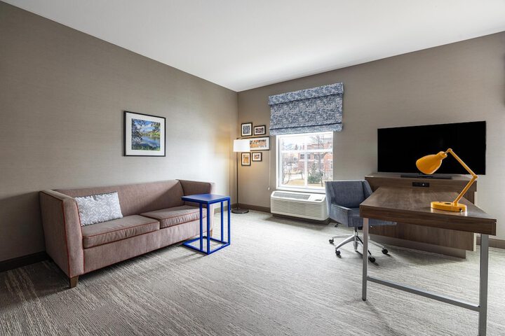 Hampton Inn & Suites Logan