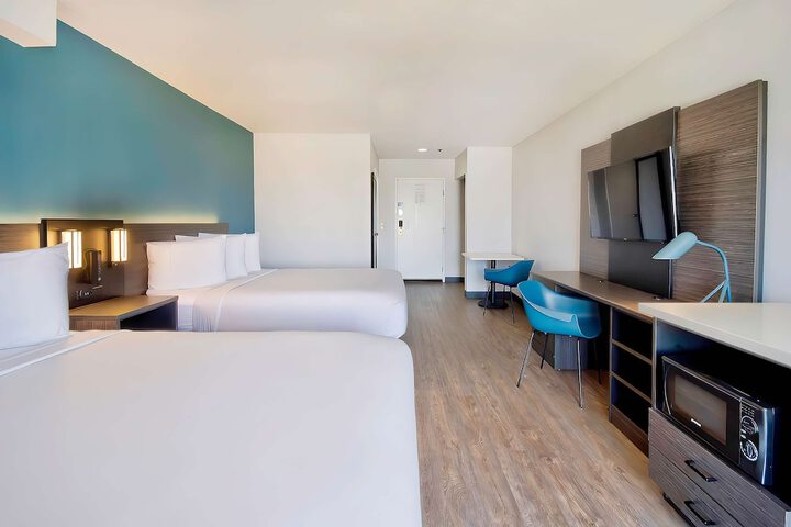Room 27 of 76