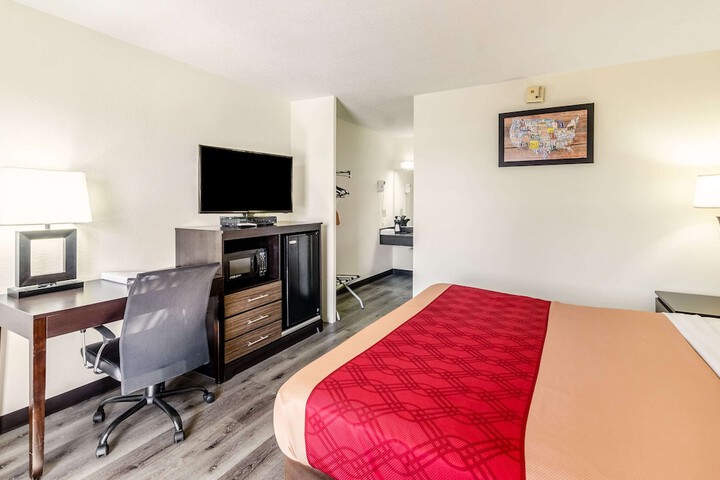 Room 33 of 66