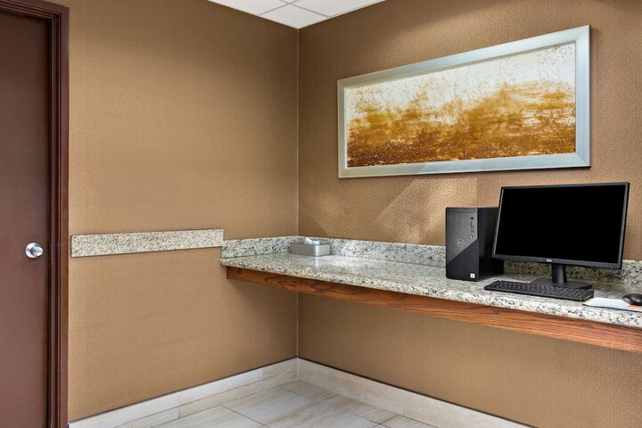 Business Center 28 of 30