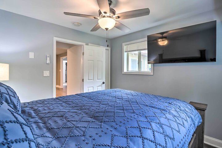 Chic Long Pond Family Home w / Fire Pits & Deck!