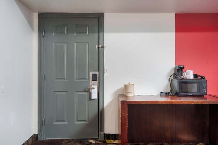 Room 8 of 21