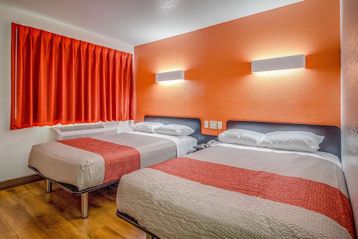 Motel 6 Conroe TX