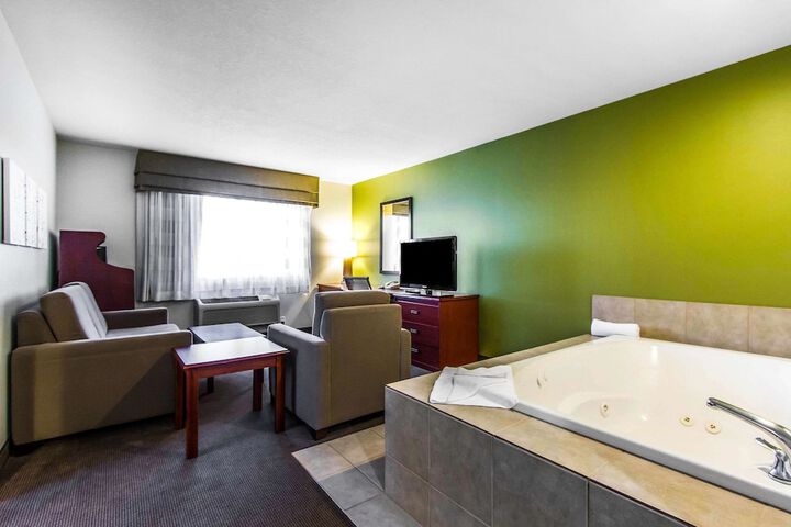 Sleep Inn & Suites Pleasant Hill - Des Moines