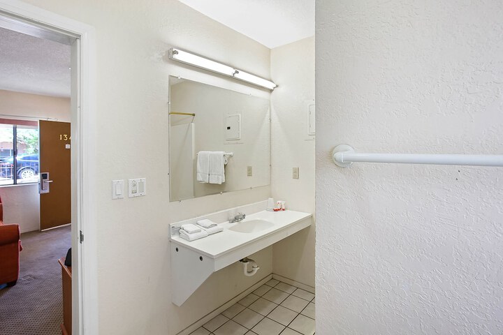 Room 18 of 35