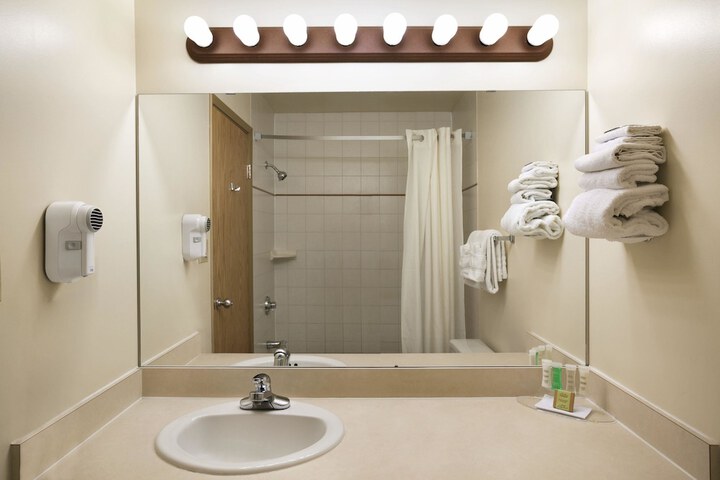 Room 5 of 11