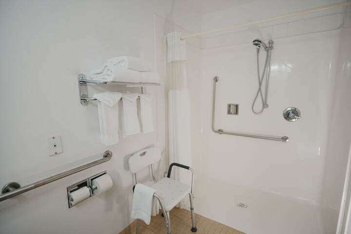 Room 28 of 42
