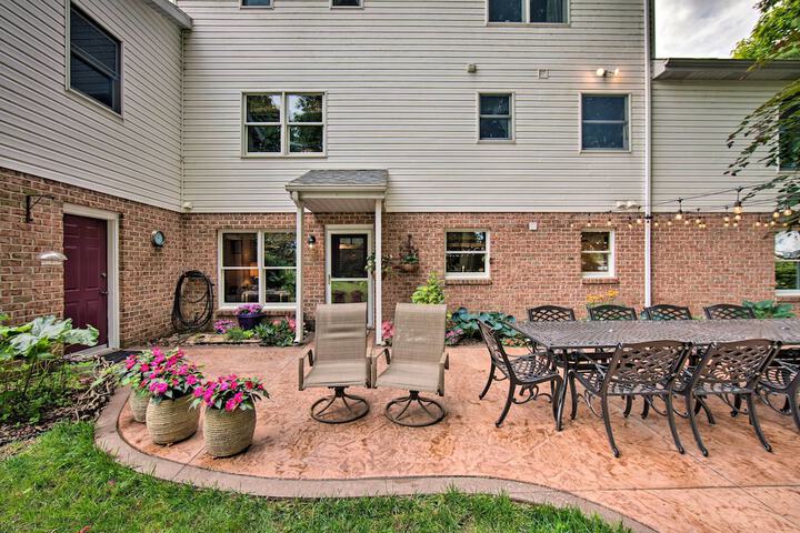 Charming Apartment w / Yard & Beautiful Gardens!