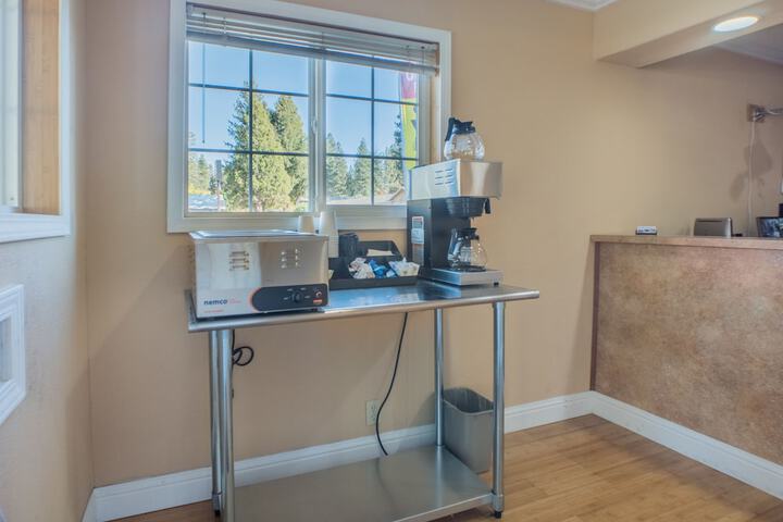 Shasta Pines Motel & Suites