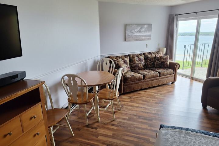 Pointes North Beachfront Hotel – 2 Person Spa Tub Studios