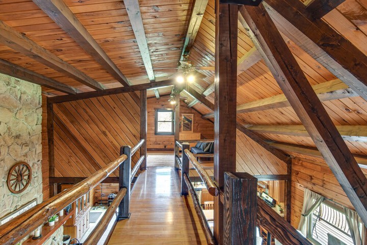 Lock Haven Cabin w / Wood Stove & Mountain View!