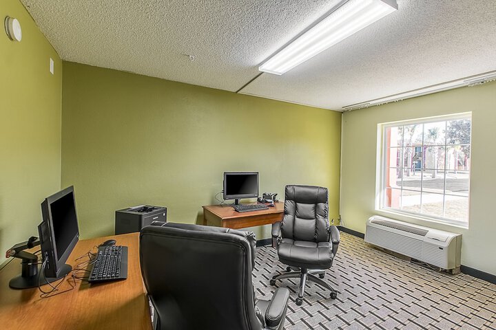Business Center 66 of 71