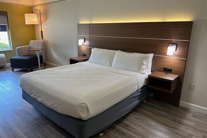 Room 22 of 36