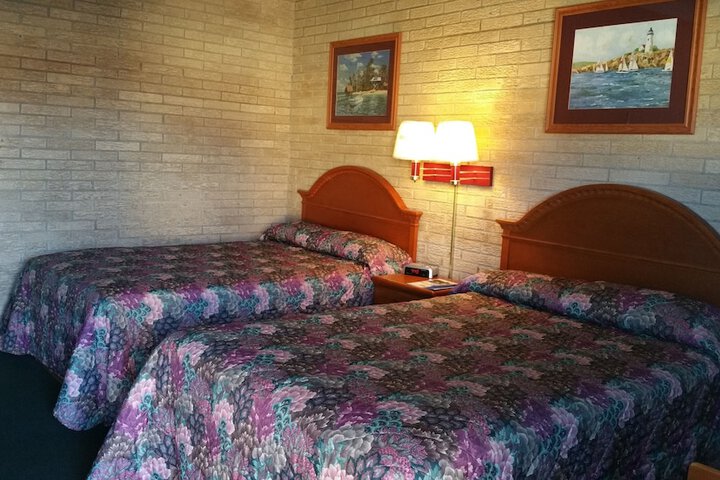 Room 6 of 9
