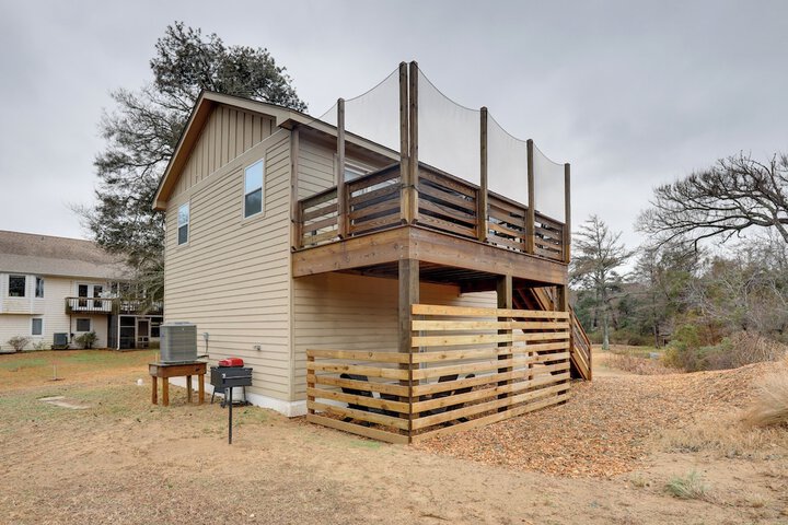 Kitty Hawk Apartment w / Hot Tub - 1 Mi to Beach!
