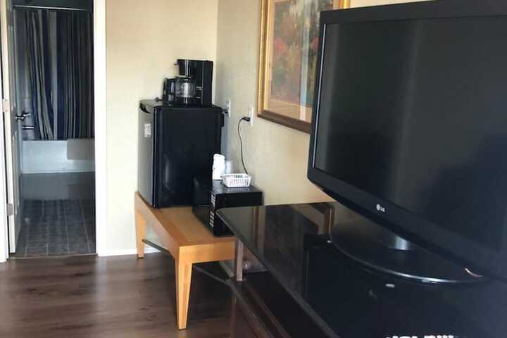 Room 9 of 37