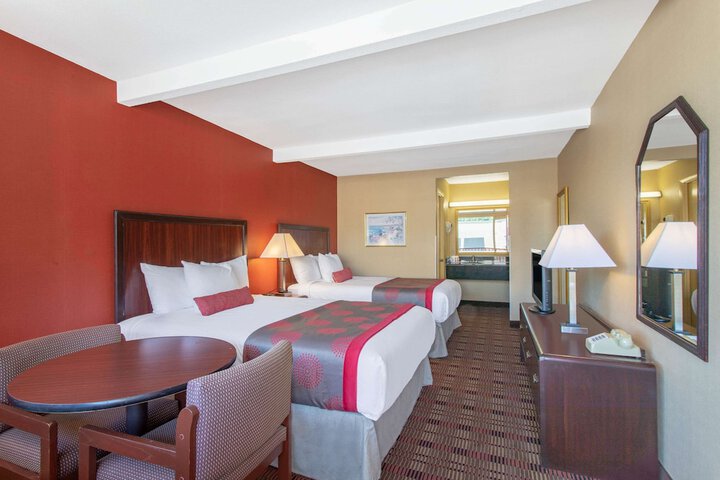 Room 10 of 18