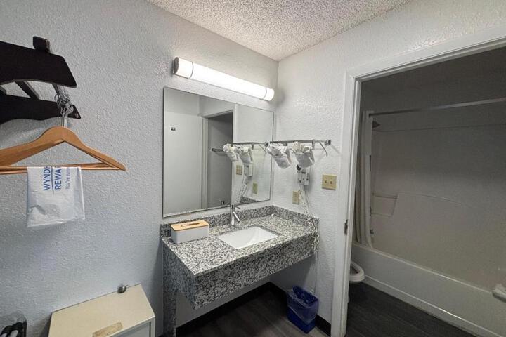 Travelodge Suites by Wyndham MacClenny