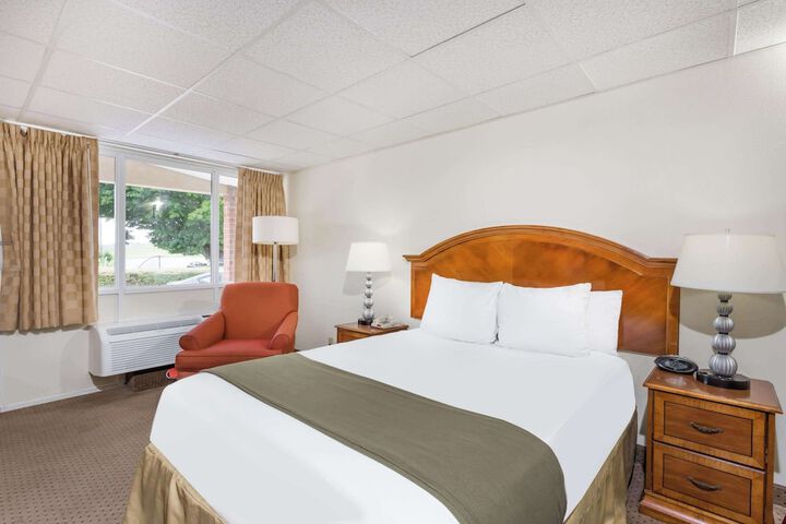 Room 6 of 14