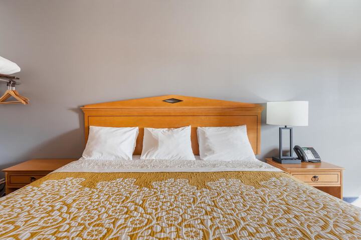 Room 21 of 49