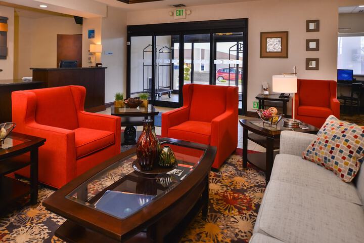Holiday Inn Express Hotel & Suites Pittsburg by IHG