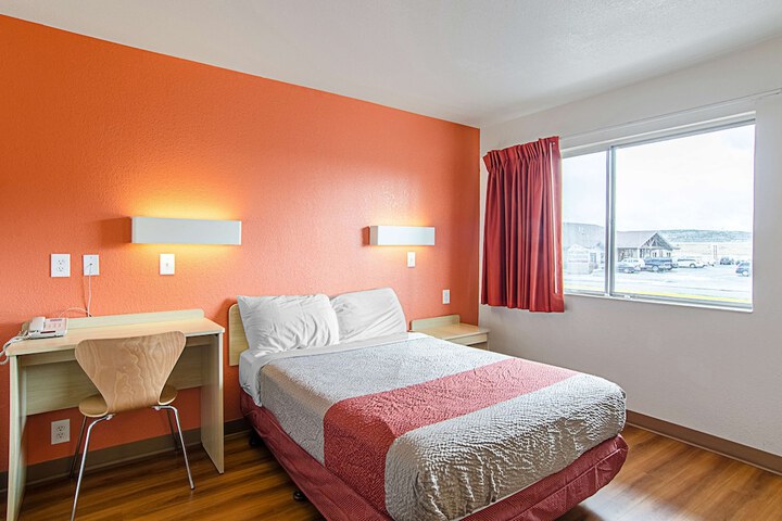 Room 28 of 40