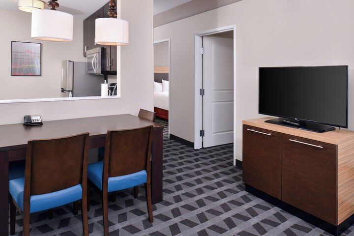 Room 17 of 40