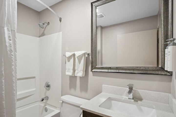 Sonesta Essential Hotels & Suites Kansas City / Blue Springs