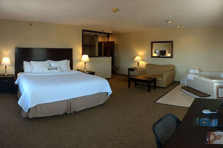 Harbor House Inn