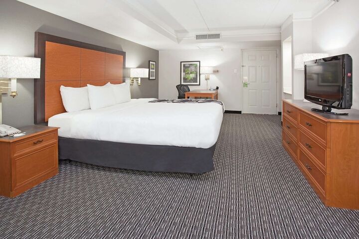 Room 22 of 38