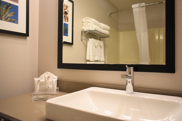 Room 13 of 28