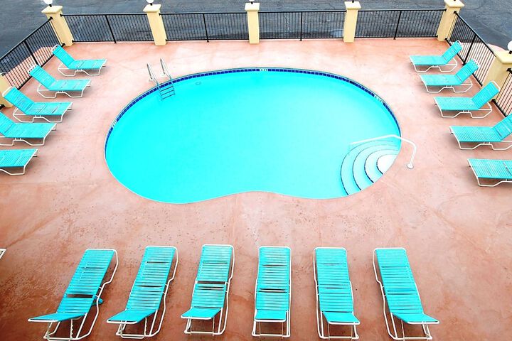Pool 4 of 10