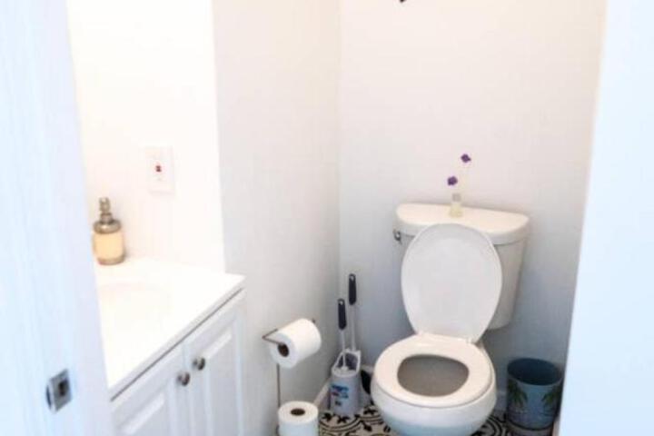 2 Blocks from Beach-Sleeps 16
