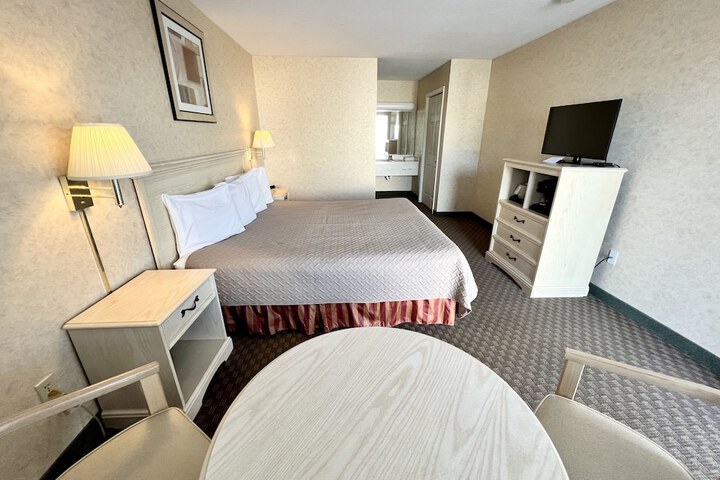 Room 33 of 51