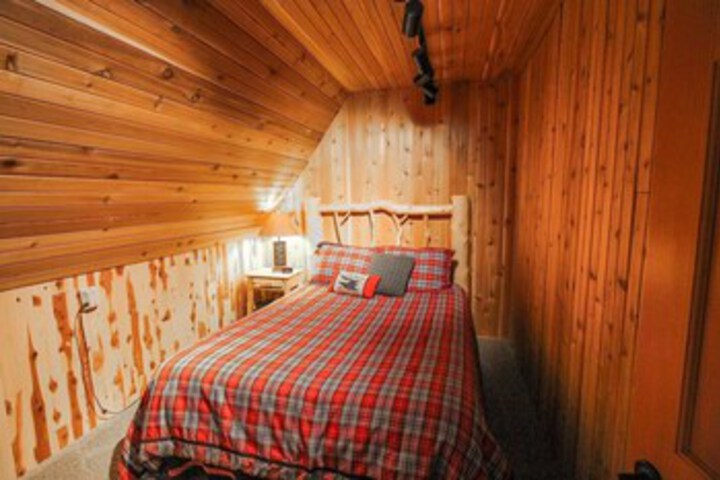 Hereford Cabin 693 - Five Bedroom Home