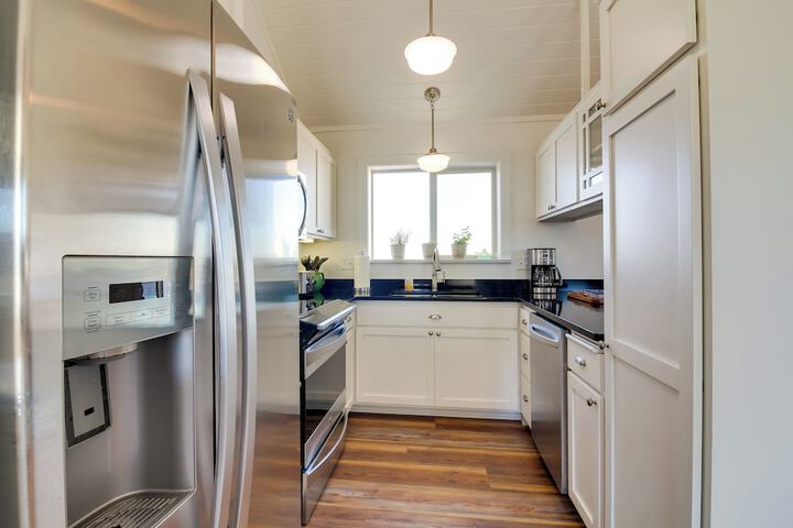 Beachfront Bandon Vacation Rental w / Ocean View!