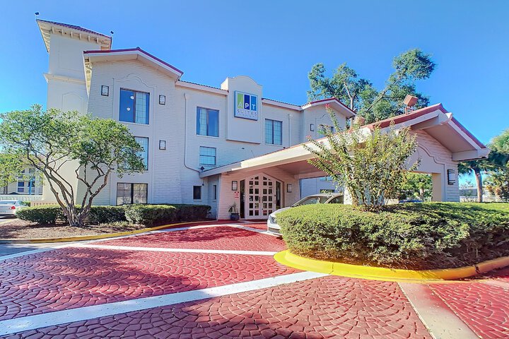 Hotel 3 of 34
