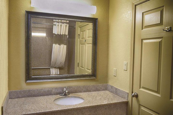 Room 13 of 28
