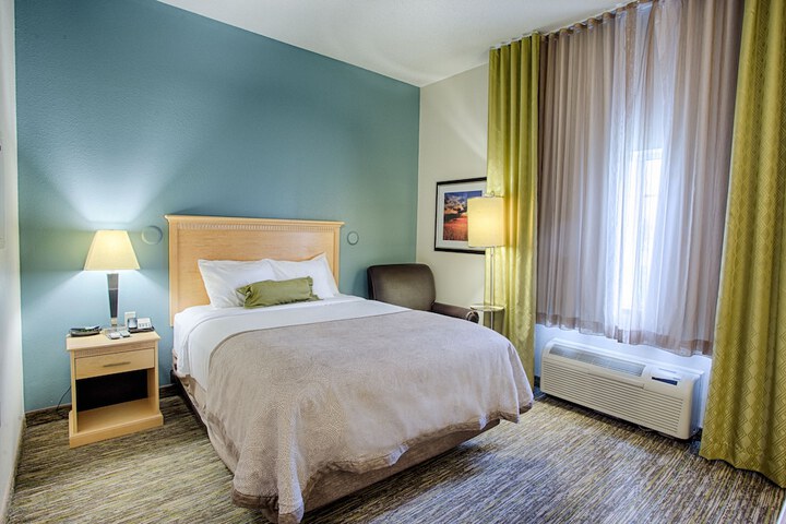 Room 32 of 74